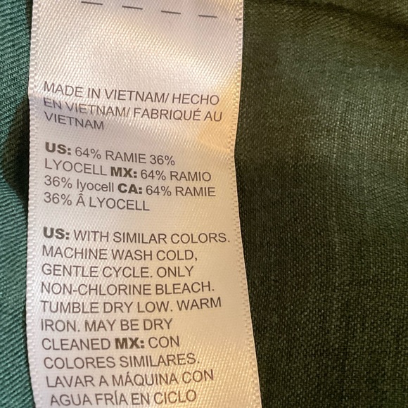 Chico’s Women's Lightweight Green Long-Sleeve Top - Picture 6 of 6